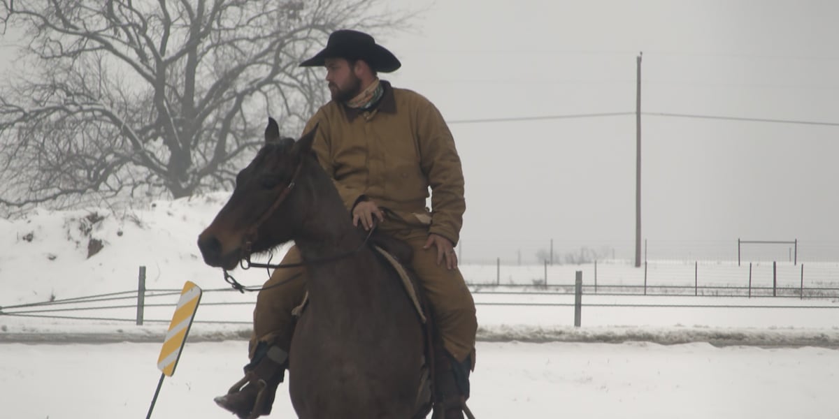 Texoma man ditches horsepower for ‘horse power’ in snow storm