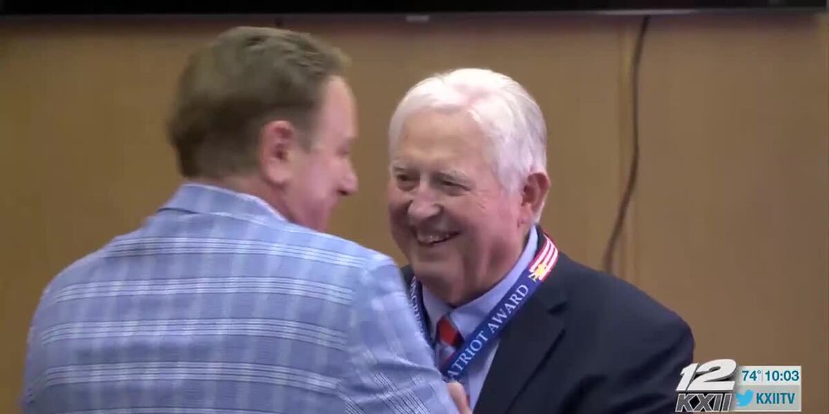 Congressman Pat Fallon visits Sherman to give Patriot Awards to local ...